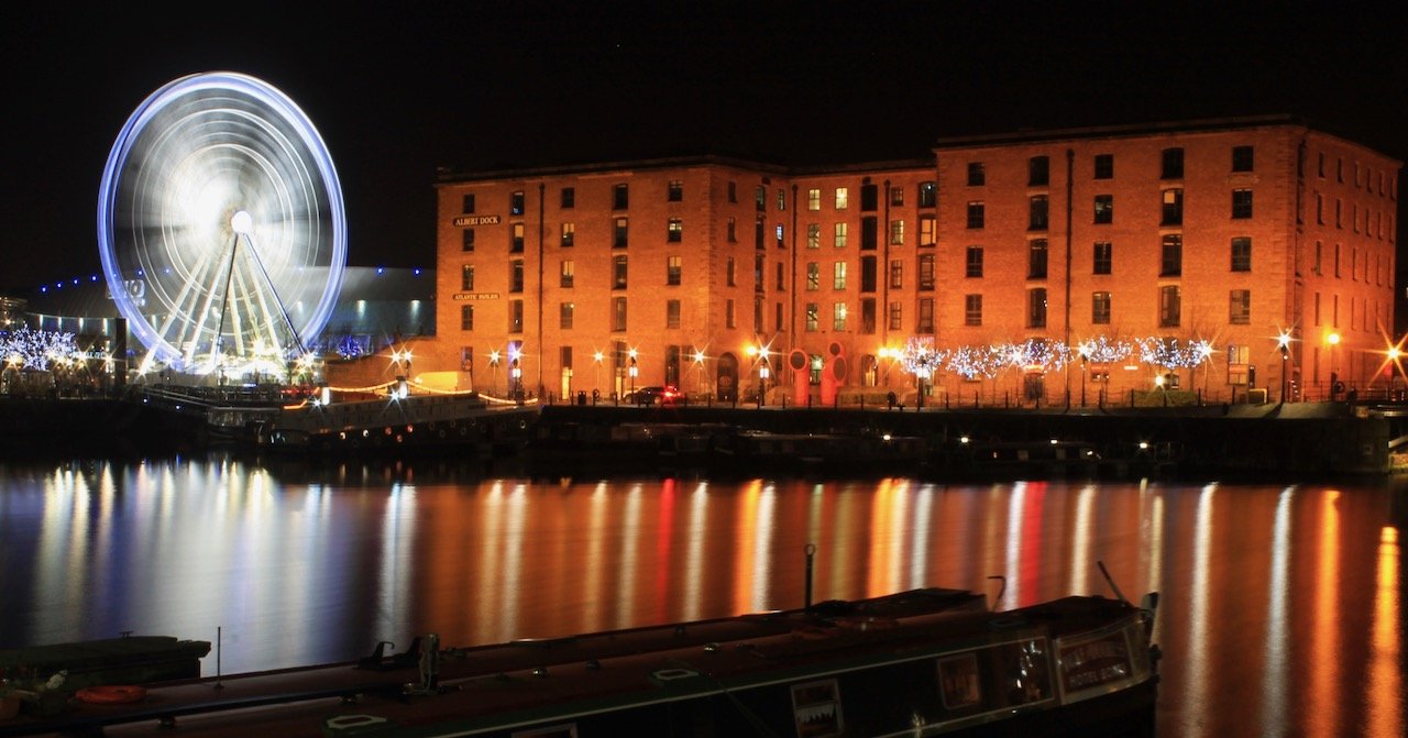   Albert Dock and Echo Wheel, Liverpool, England (ISO 100, 32 mm,  f /25, 25 s)  