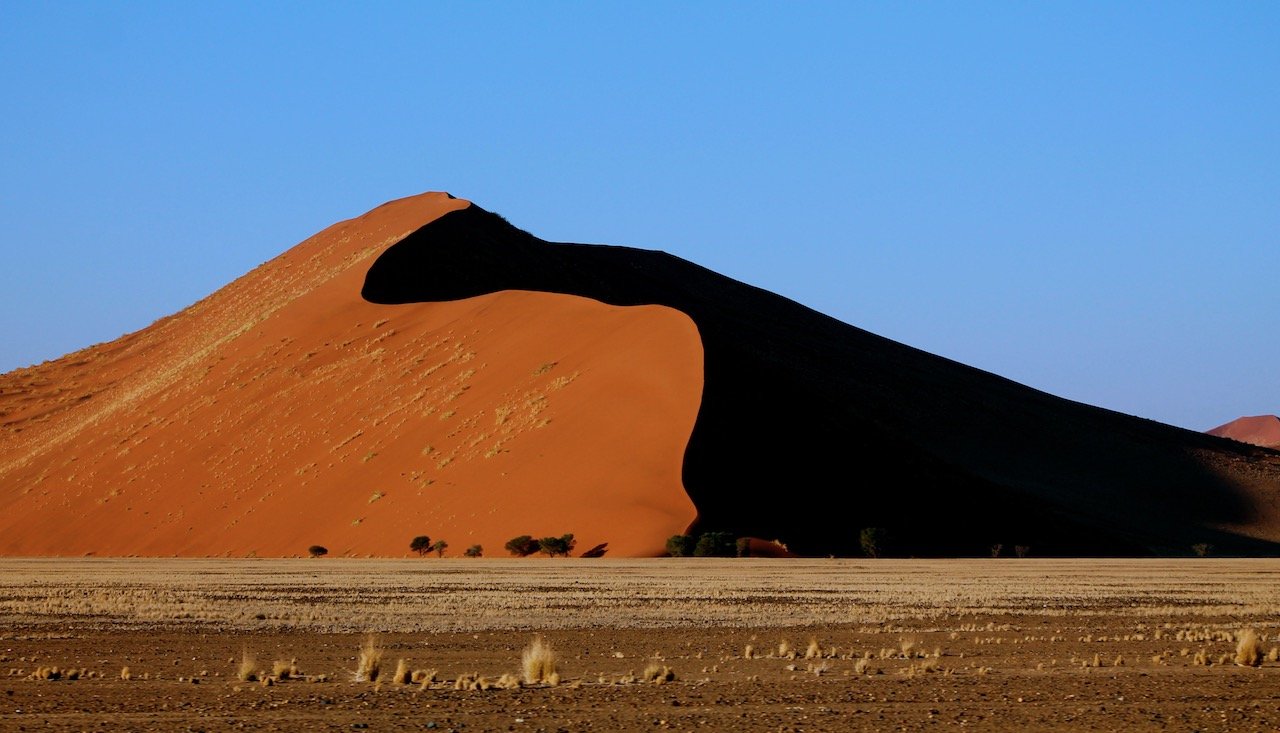   Namib-Naukluft National Park, Namibia (ISO 100, 75 mm, f/5, 1/800 s)  