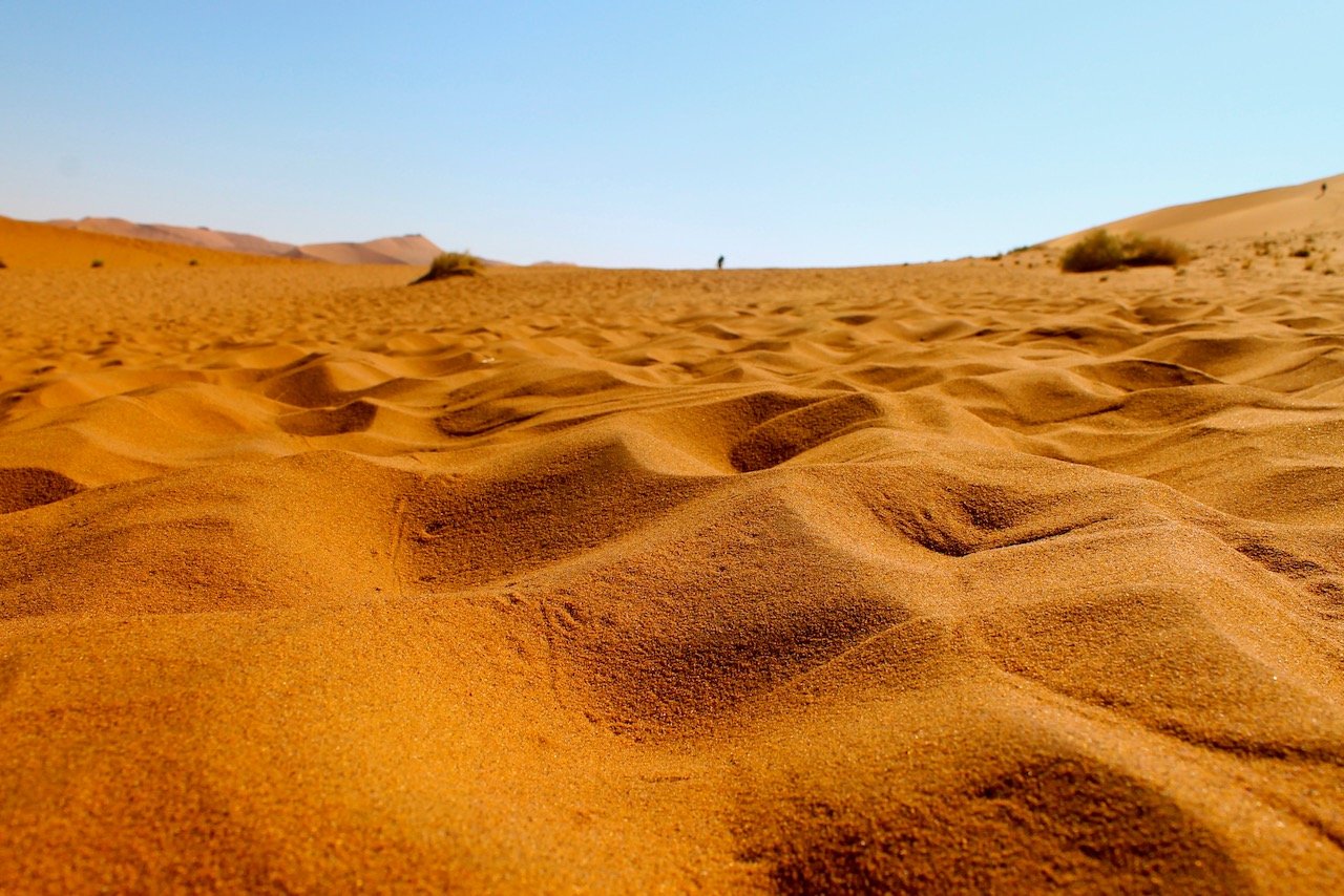   Sossusvlei, Namib-Naukluft National Park, Namibia (ISO 100, 18 mm,  f /10, 1/250 s)  