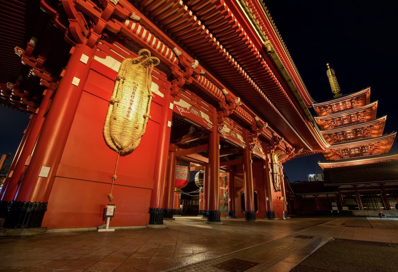   Senso-Ji Temple, Tokyo, Japan (ISO 800, 16 mm, f/8, 0.5 s)  