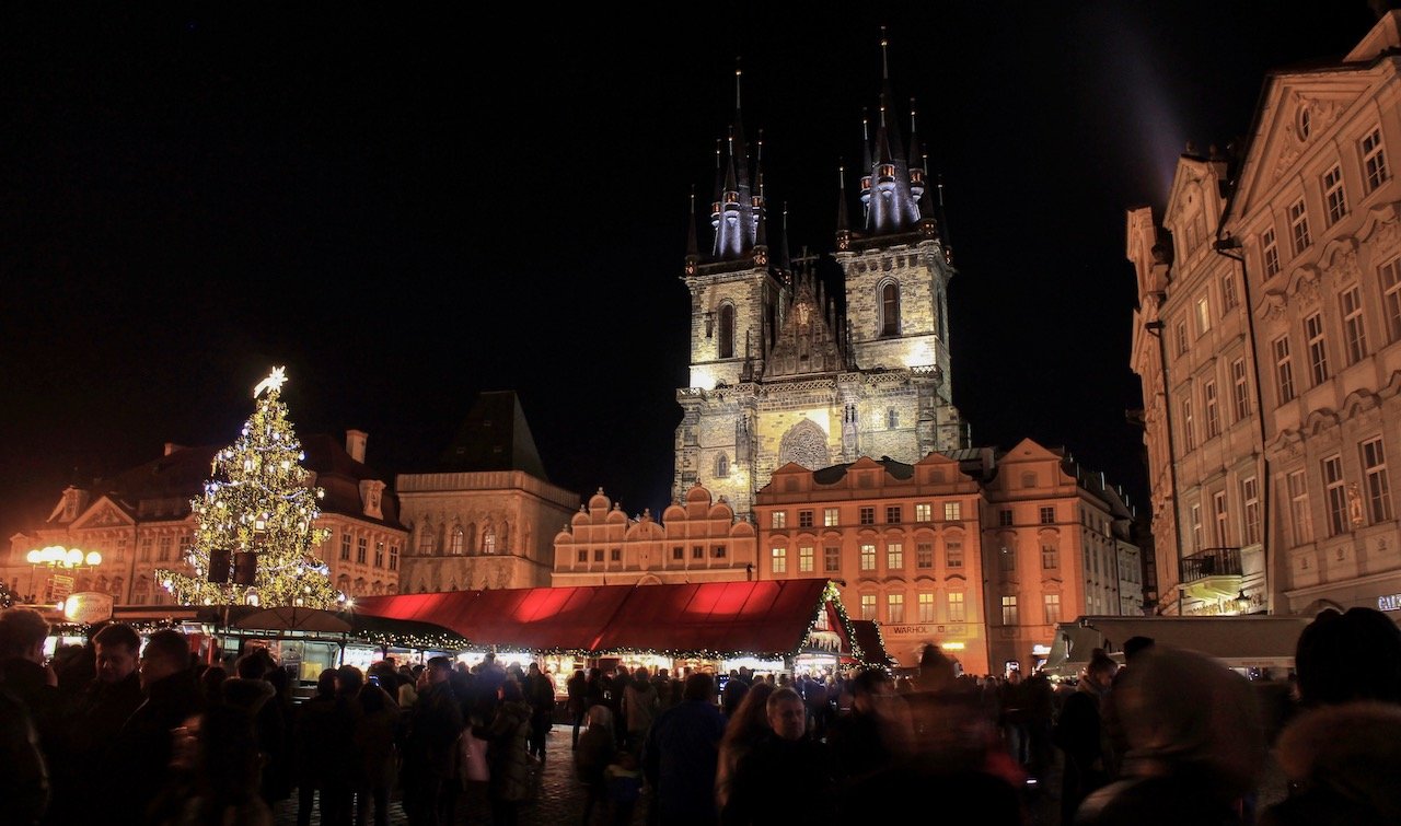   Christmas Markets, Old Town Square, Prague, Czech Republic (ISO 400, 18 mm,  f /5.6, 1/4 s)  