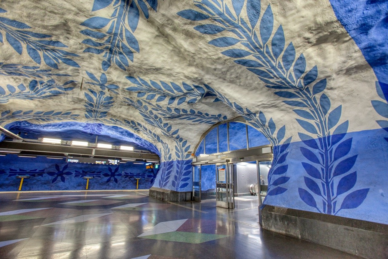   T-Centralen Station, Stockholm, Sweden (ISO 2000, 16 mm,  f /7.1, 1/6 s)  