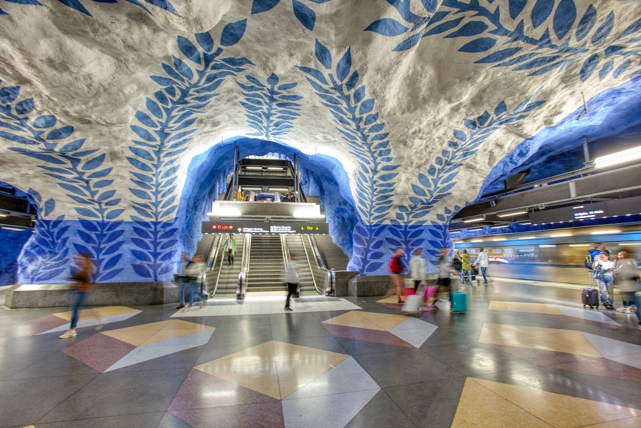   T-Centralen Station, Stockholm, Sweden (ISO 2000, 16 mm,  f /7.1, 1/4 s)  