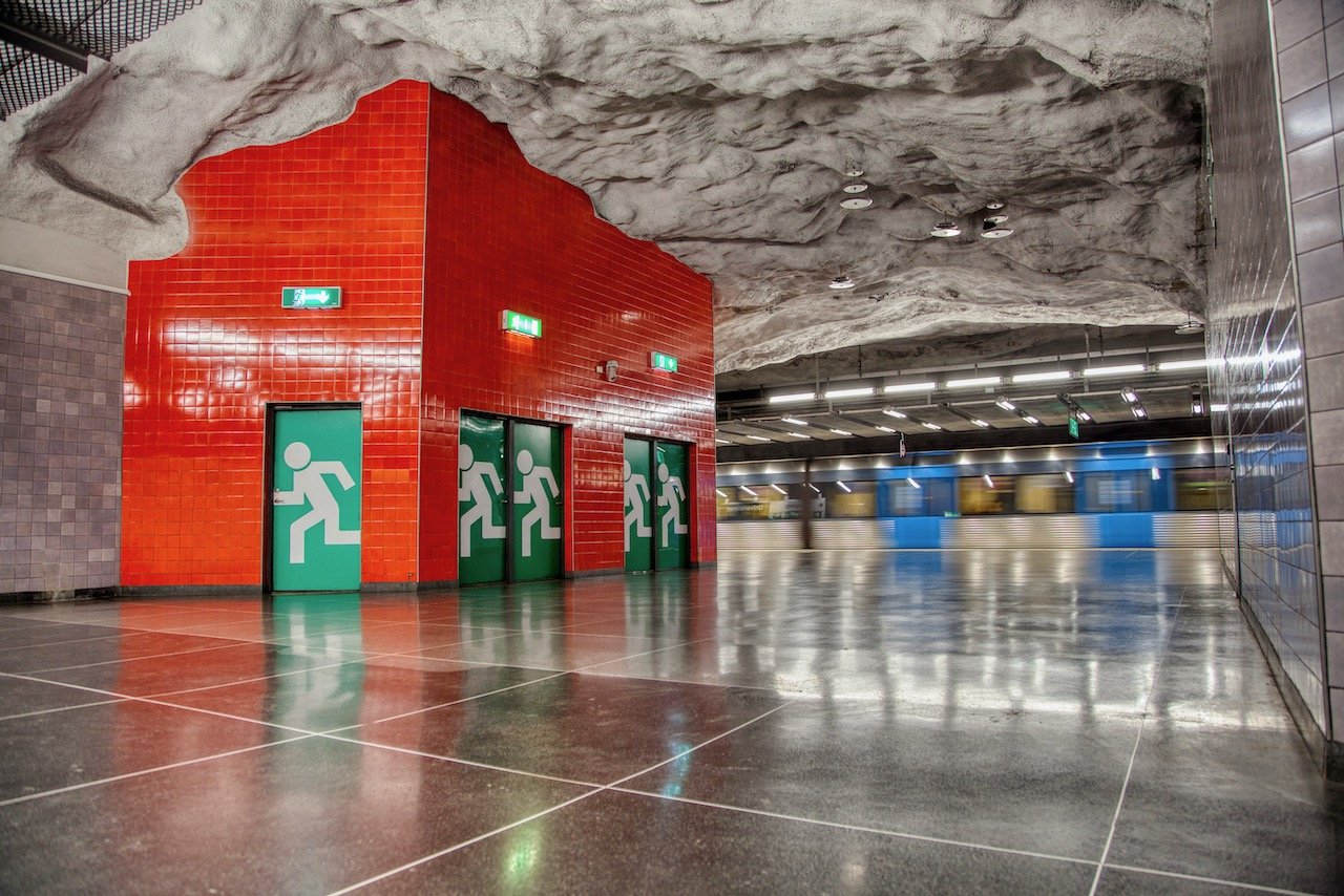   Universitetet Station, Stockholm, Sweden (ISO 2000, 24 mm,  f /4, 1/20 s)  