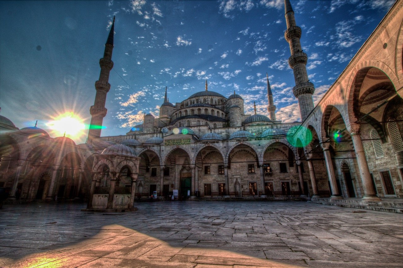   Blue Mosque, Istanbul, Turkey (ISO 100, 10 mm,  f /11, 1/80 s)  