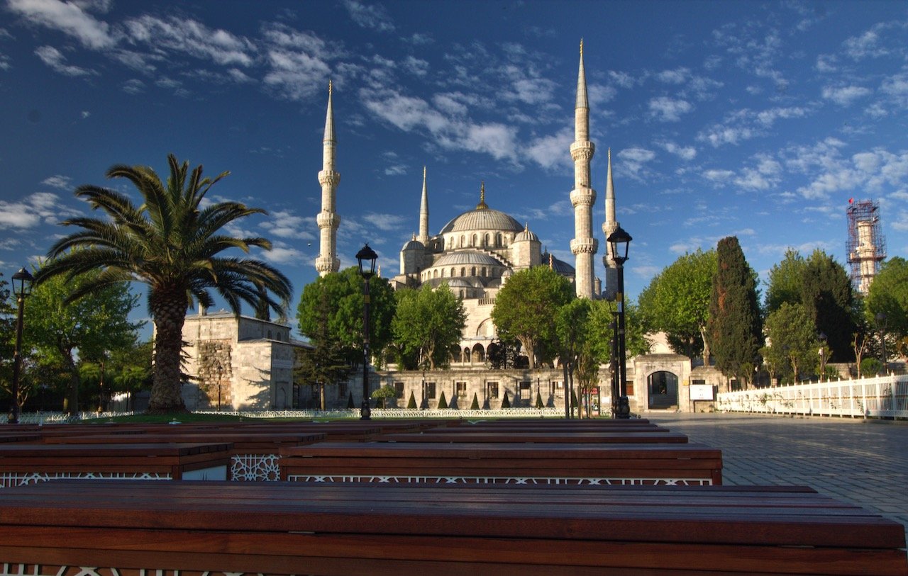   Blue Mosque, Istanbul, Turkey (ISO 100, 17 mm,  f /11, 1/30 s)  