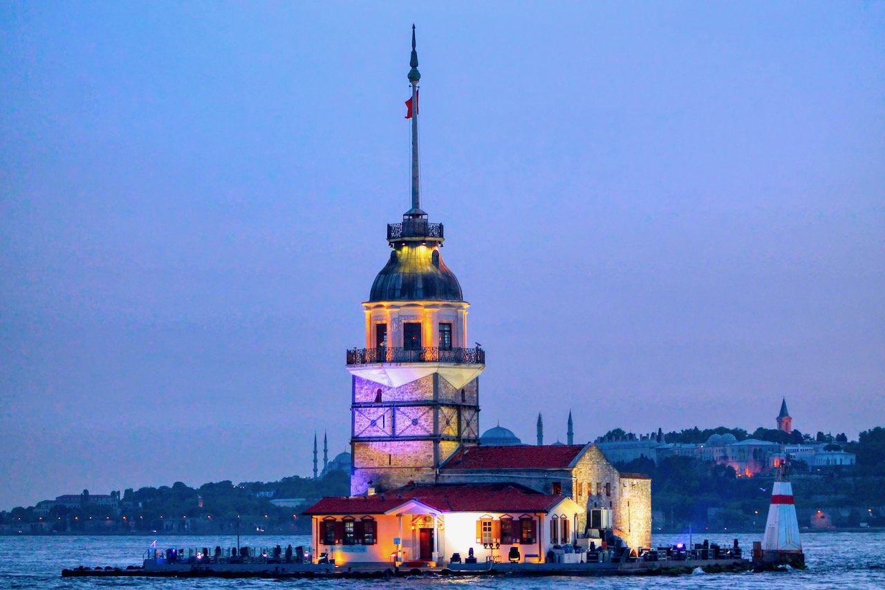   Maiden’s Tower, Istanbul, Turkey (Viewed from Salacak) (ISO 500, 75 mm,  f /4, 1/125 s)  