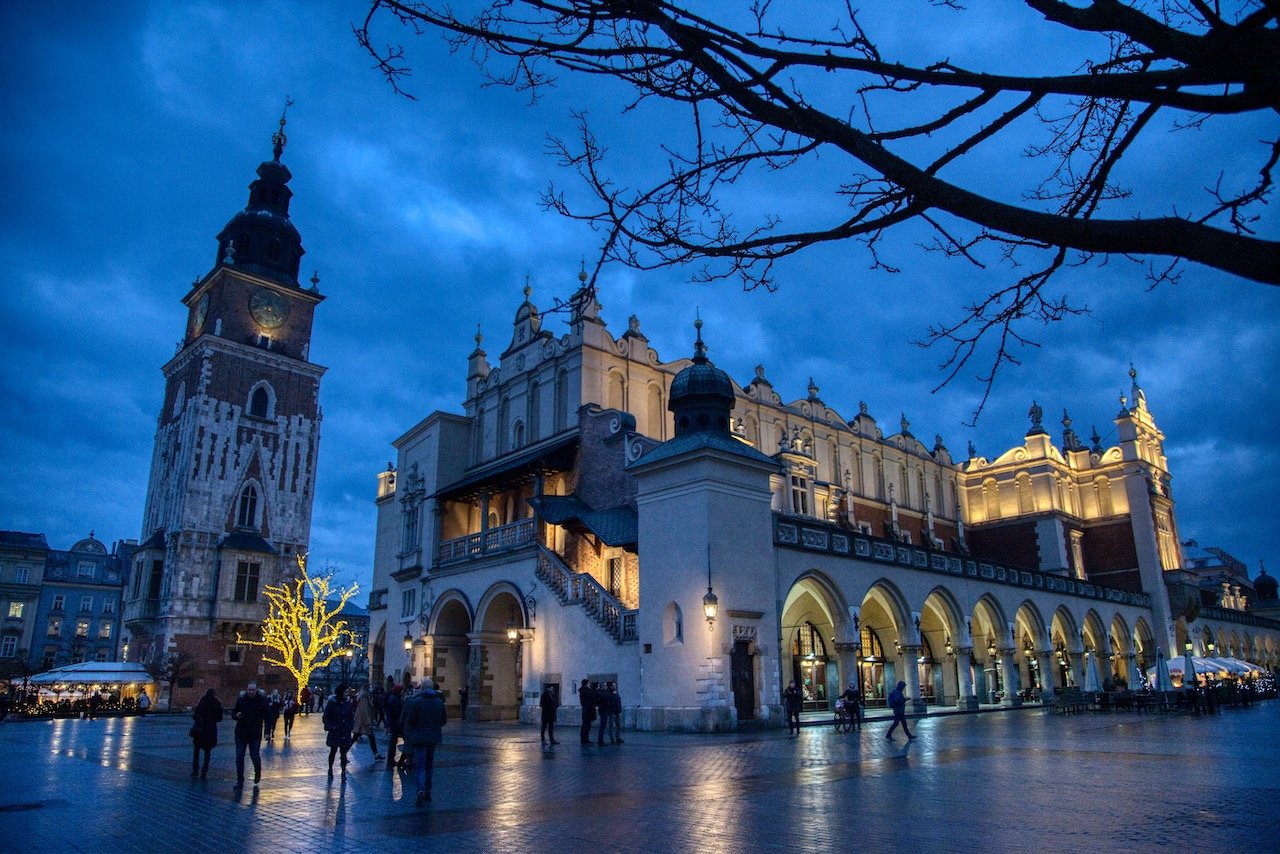   The Cloth Hall and Town Hall Tower, Krakow, Poland (ISO 2500, 24 mm,  f /4, 1/50 s)  