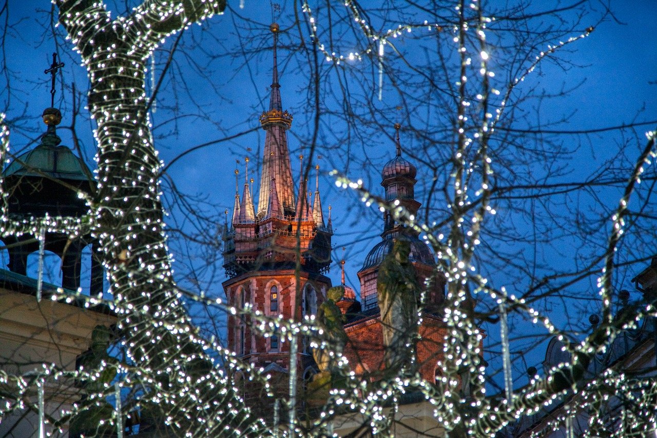   St. Mary’s Basilica, Krakow, Poland (ISO 2500, 105 mm,  f /4, 1/60 s)  