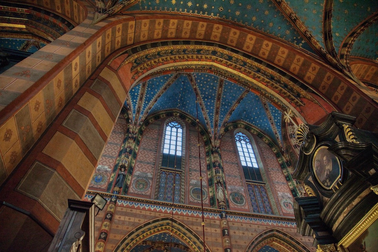   St. Mary’s Basilica, Kraków, Poland (ISO 2500, 24 mm,  f /4, 1/30 s)  