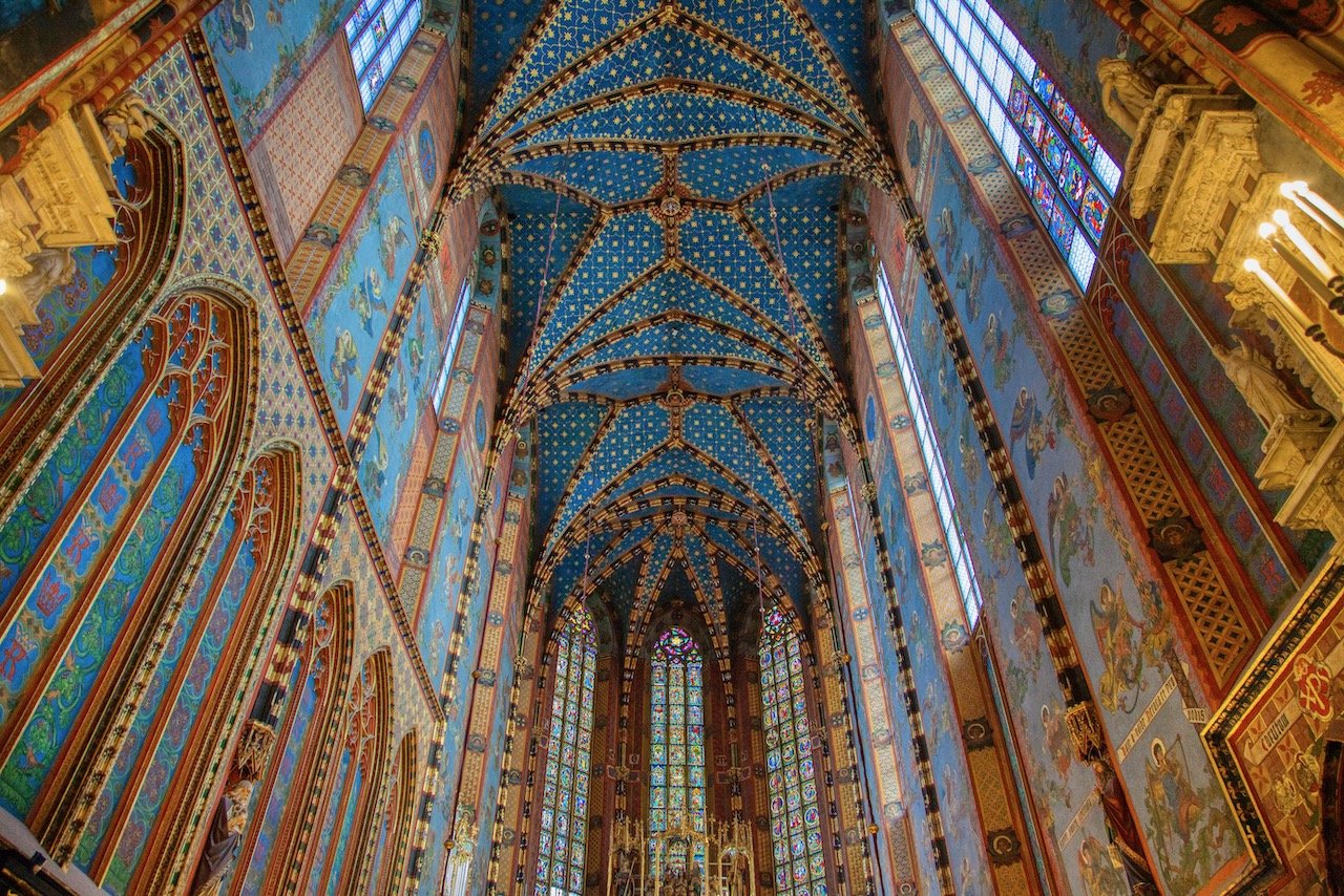   St. Mary’s Basilica, Kraków, Poland (ISO 2500, 24 mm,  f /4, 1/25 s)  