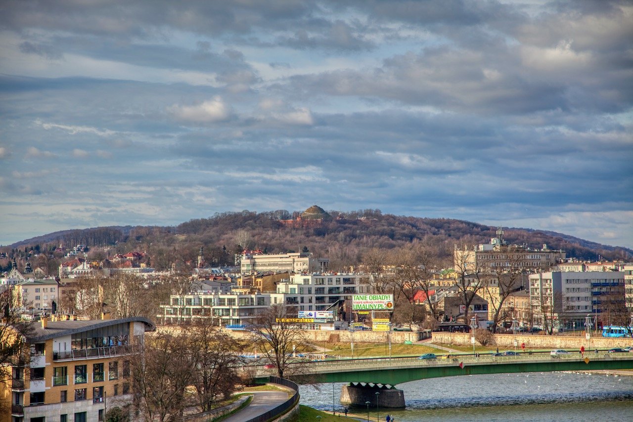   View of Kościuszko Mound, Kraków, Poland (ISO 100, 105 mm,  f /4, 1/1000 s)  