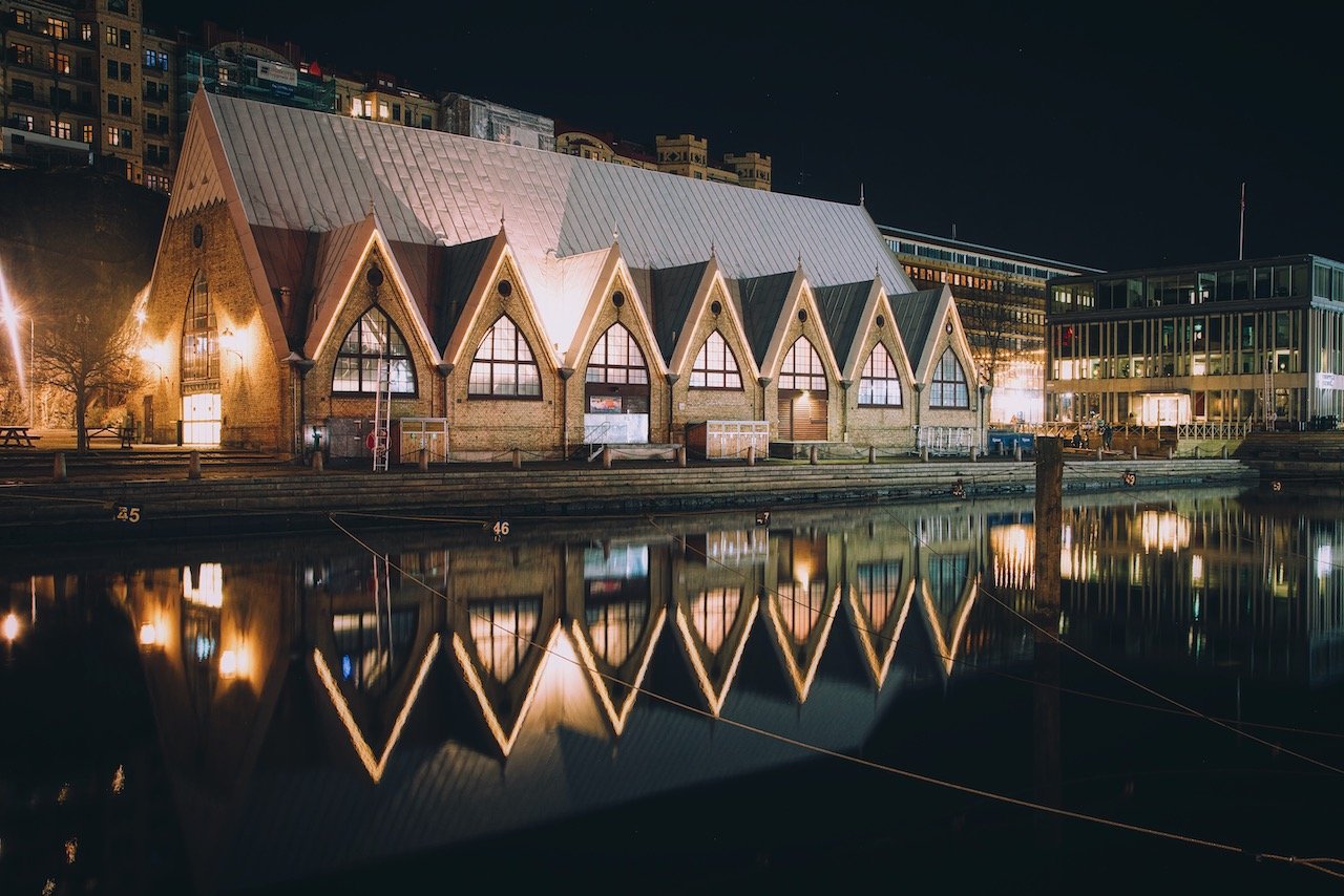   Feskekörka, Gothenburg, Sweden (ISO 400, 35 mm,  f /9, 6 s)  