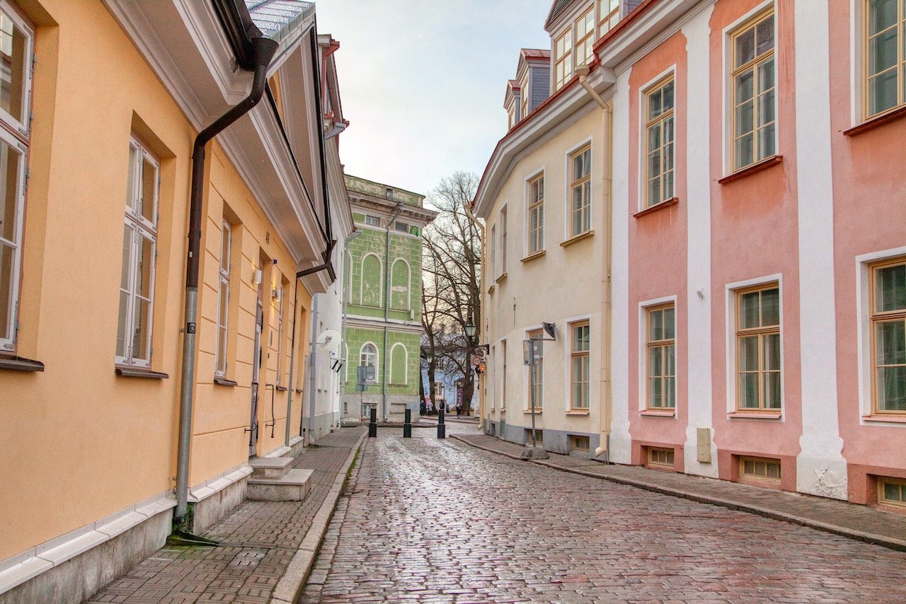   Old Town, Tallinn, Estonia (ISO 2000, 40 mm,  f /8, 1/320 s)  