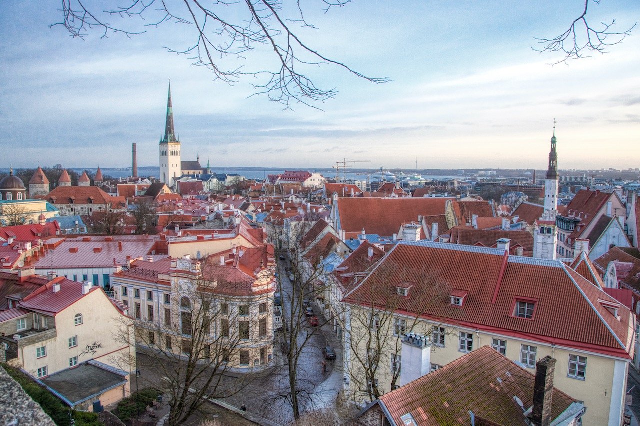   Tallinn, Estonia (from Kohtuotsa viewing platform) (ISO 2000, 24 mm,  f /8, 1/125 s)  