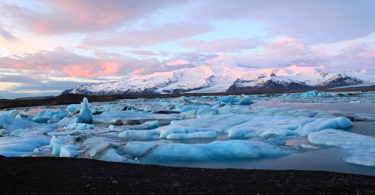   Jökulsárlón Glacier Lagoon, Iceland (ISO 800, 18 mm,  f /4.5, 1/250 s)  