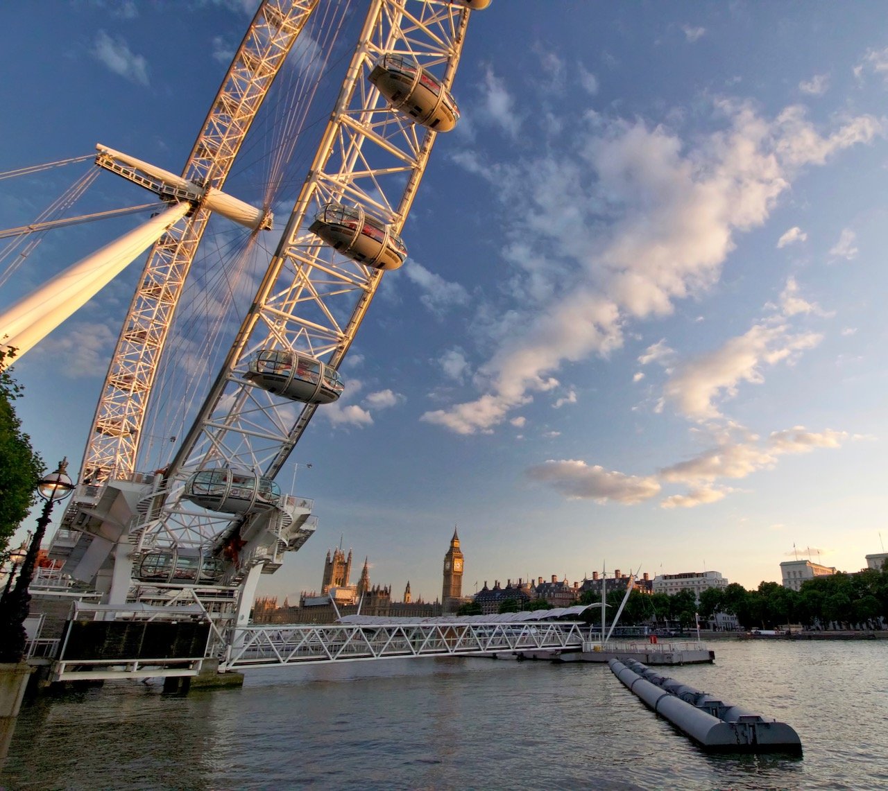   London Eye, London, England (ISO 1600, 10 mm,  f /8, 1/320 s)  