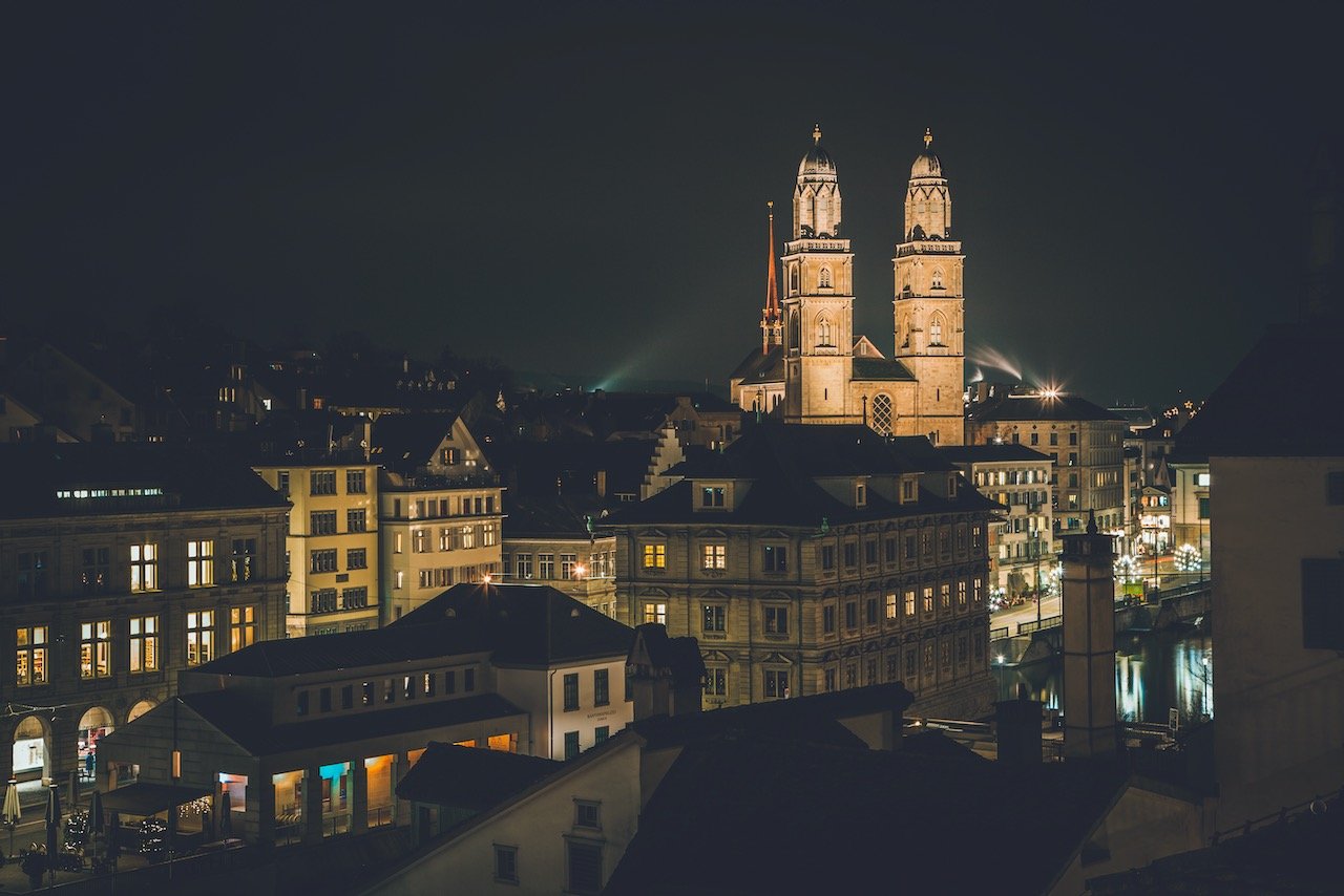   Grossmünster Church from Lindenhof, Zürich, Switzerland (ISO 100, 60 mm,  f /9, 25.0 s)  