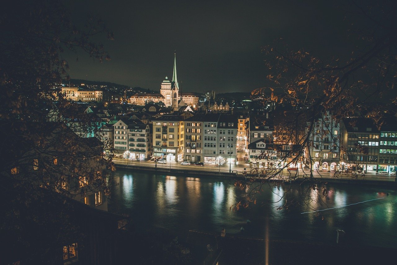   View of ETH Zurich from Lindenhof, Zürich, Switzerland (ISO 100, 24 mm,  f /9, 25.0 s)  