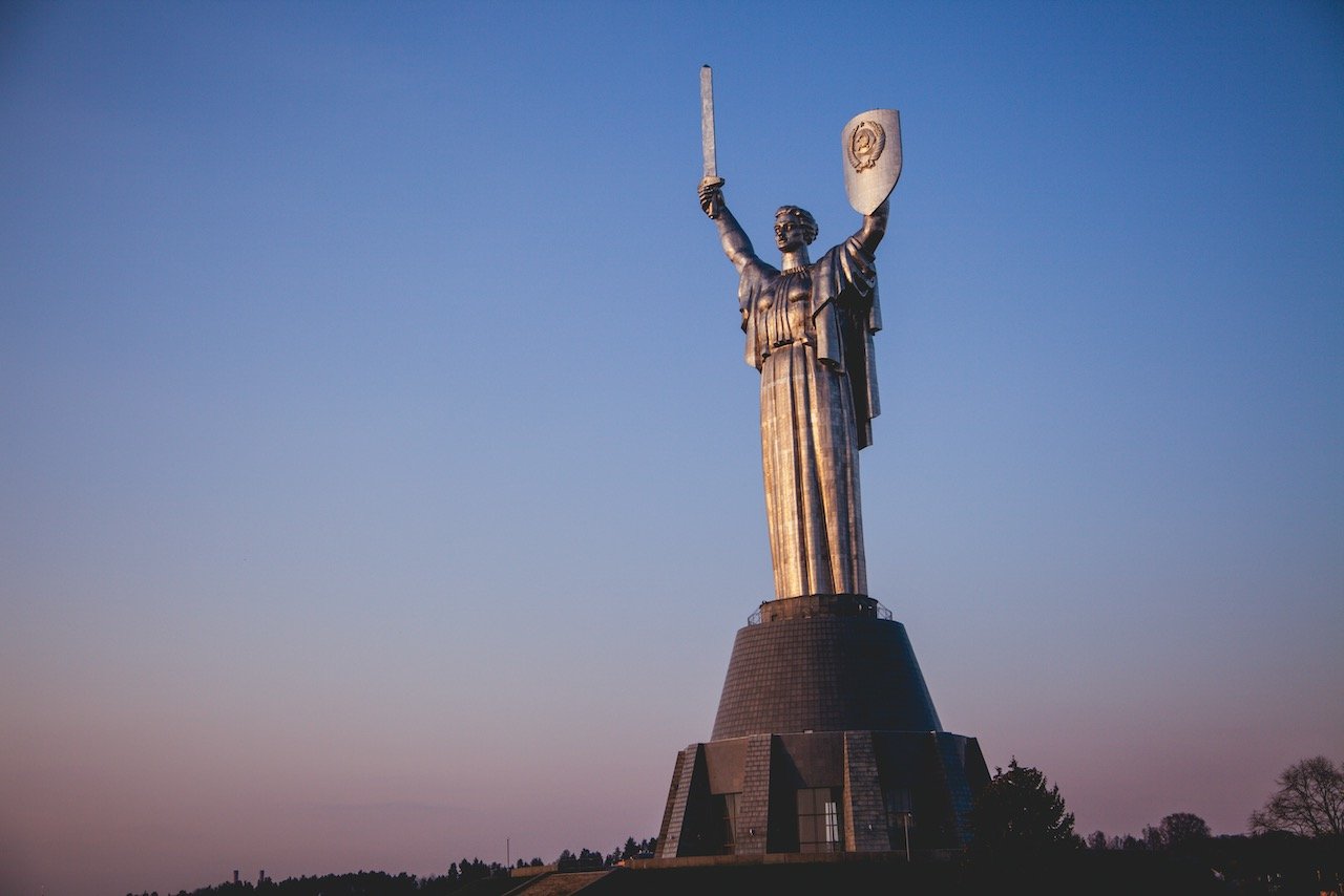   Motherland Monument, Kiev, Ukraine (ISO 100, 47 mm,  f /4, 1/800 s)  