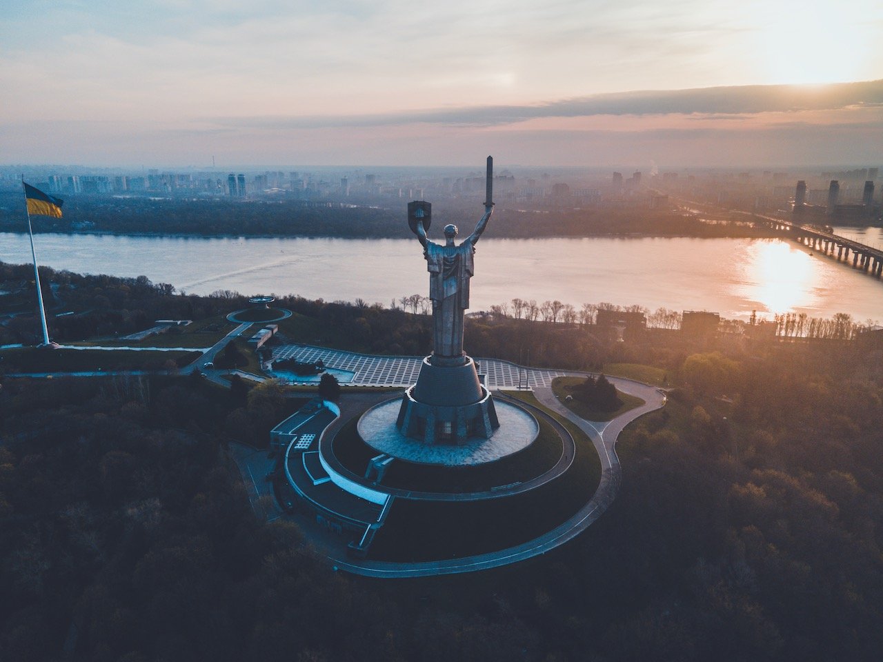   Motherland Monument, Kiev, Ukraine (ISO 110, 4.5 mm,  f /2.8, 1/20 s)  