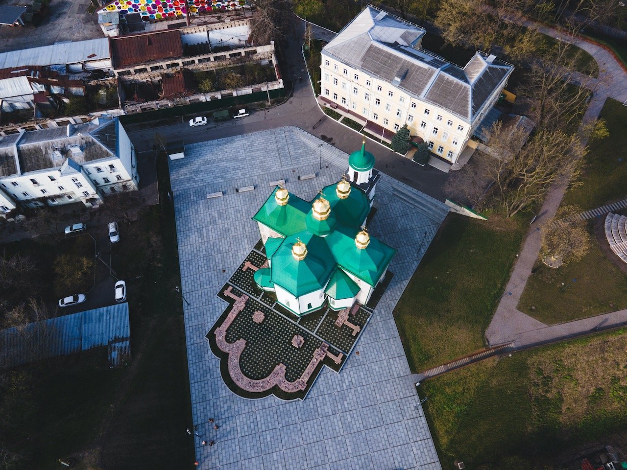   Church of the Saviour at Berestove, Kiev, Ukraine (ISO 100, 4.5 mm,  f /2.8, 1/15 s)  