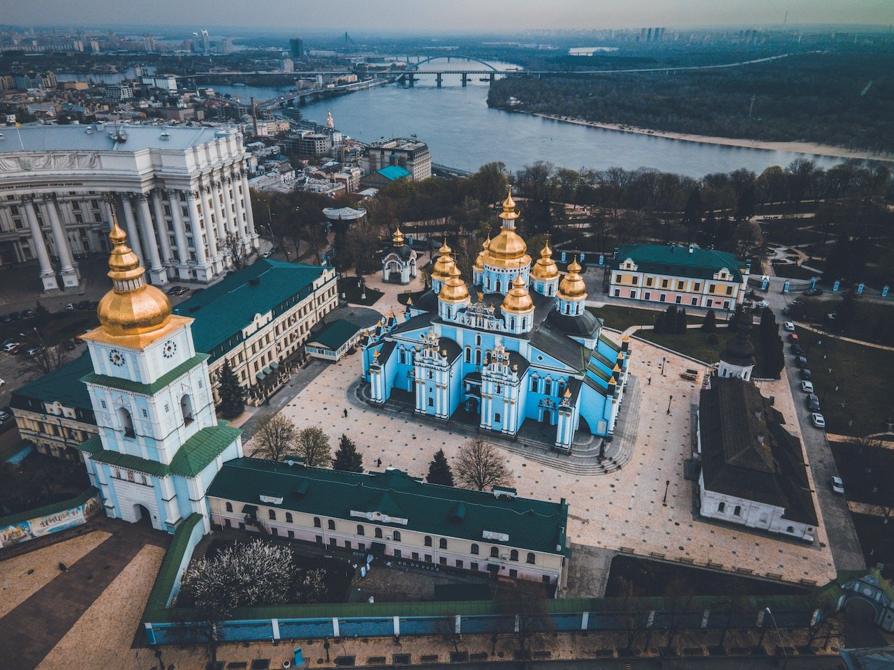   St. Michael’s Monastery, Kiev, Ukraine (ISO 130, 4.5 mm,  f /2.8, 1/15 s)  