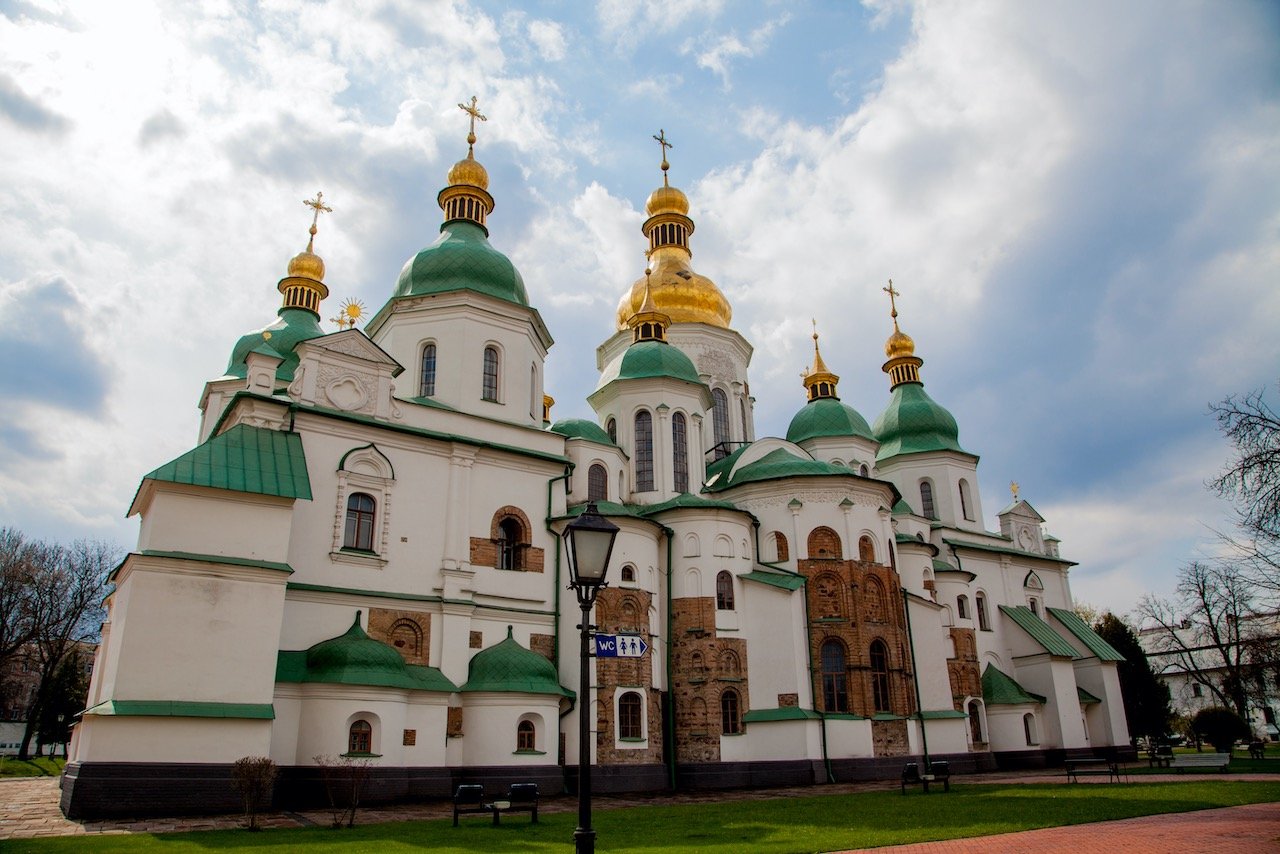   St. Sophia’s Cathedral, Kiev, Ukraine (ISO 100, 24 mm,  f /8, 1/320 s)  