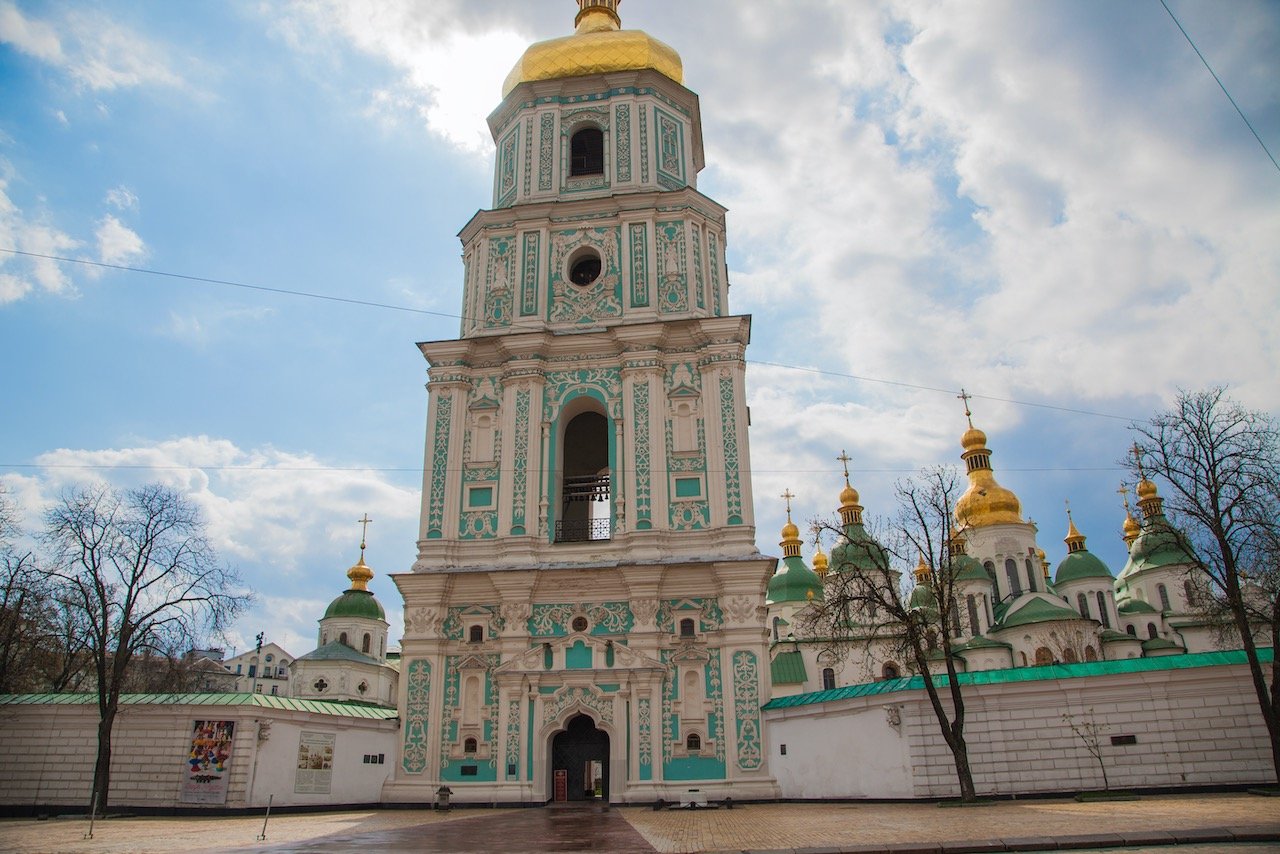   St. Sophia’s Cathedral, Kiev, Ukraine (ISO 100, 24 mm,  f /8, 1/500 s)  