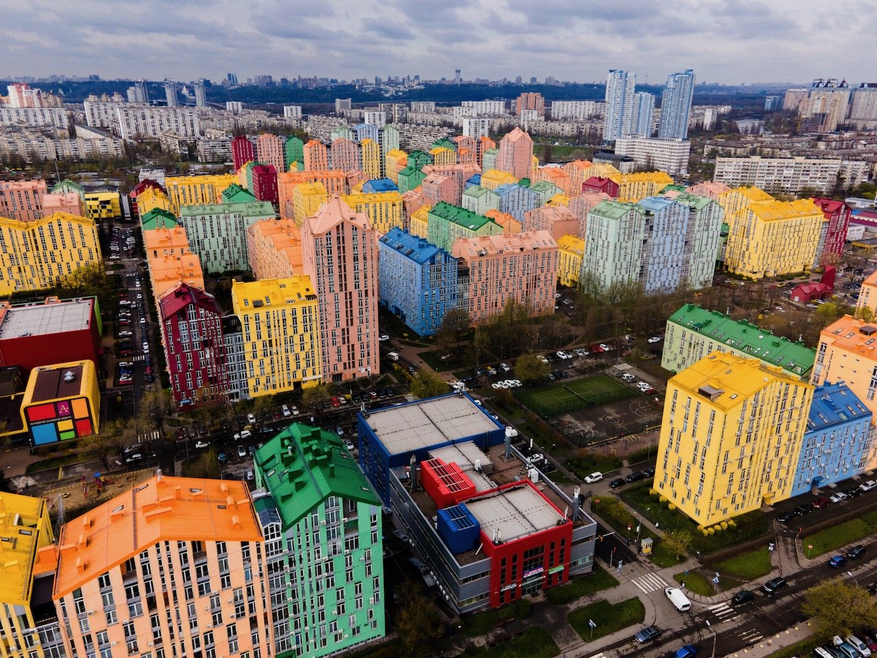   Comfort Town, Kiev, Ukraine (ISO 100, 4.5 mm,  f /2.8, 1/50 s)  