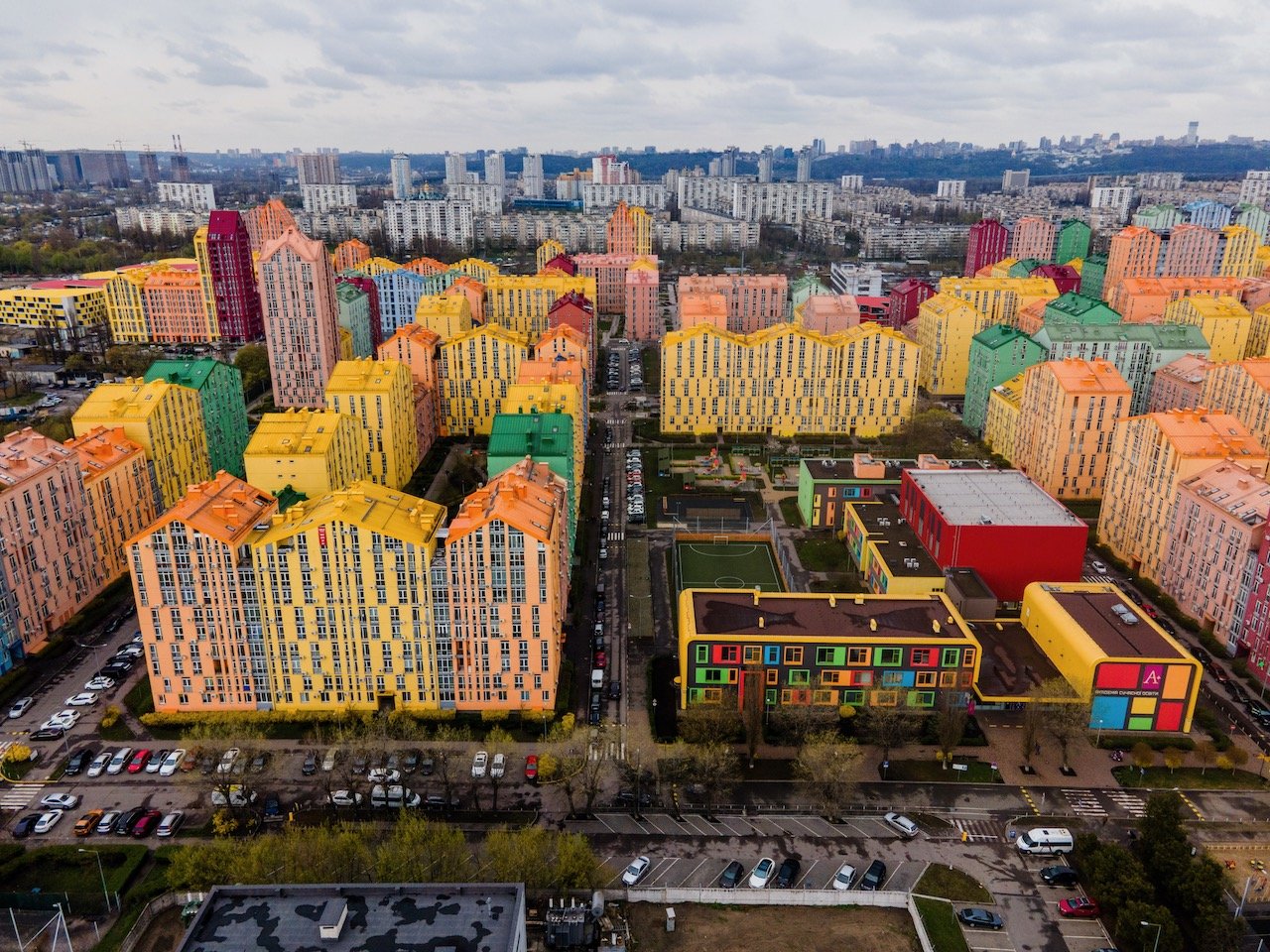   Comfort Town, Kiev, Ukraine (ISO 100, 4.5 mm,  f /2.8, 1/25 s)  