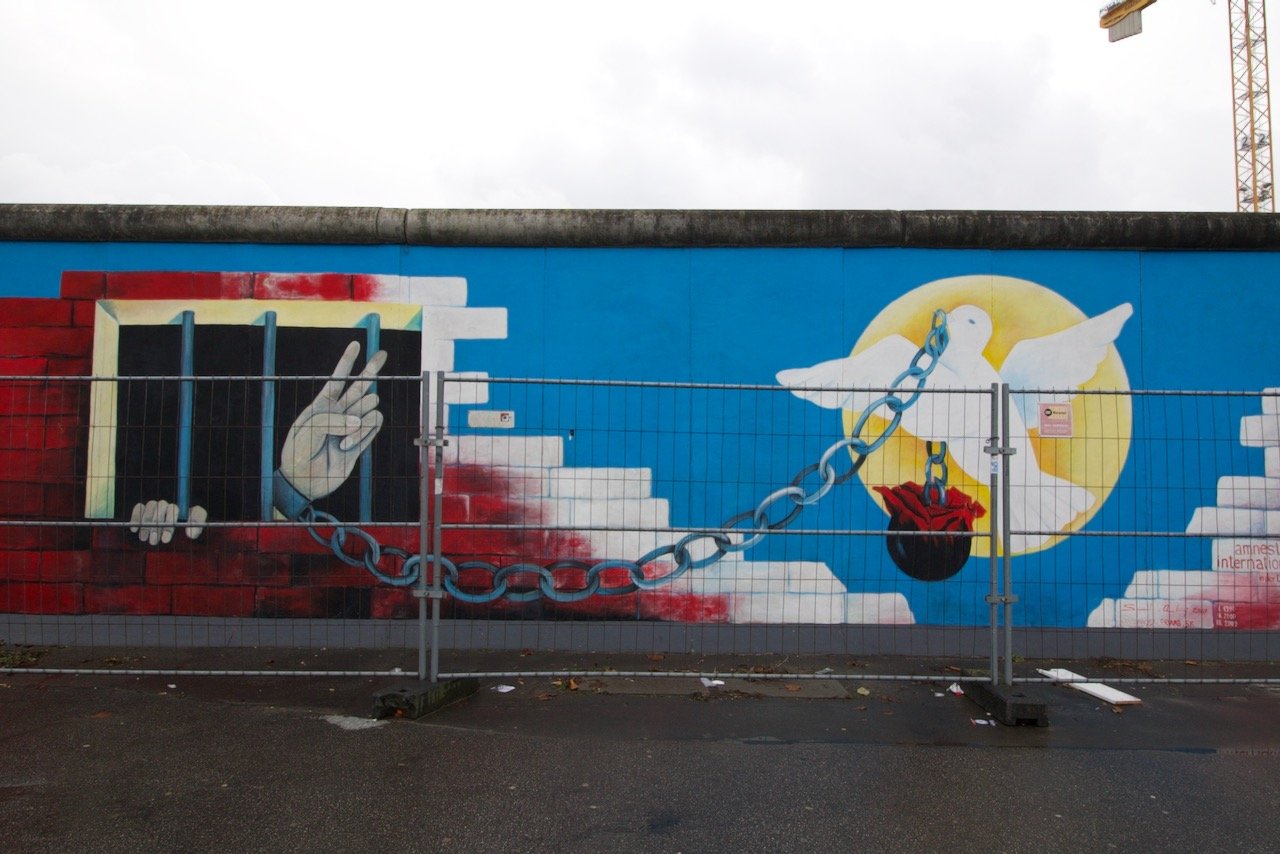   East Side Gallery, Berlin, Germany (ISO 800, 13 mm,  f /11, 1/160 s)  