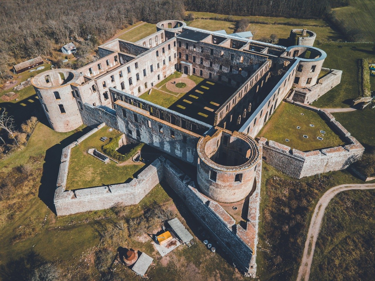   Borgholm Fortress, Öland, Sweden (ISO 100, 4.5 mm,  f /2.8, 1/30 s)  