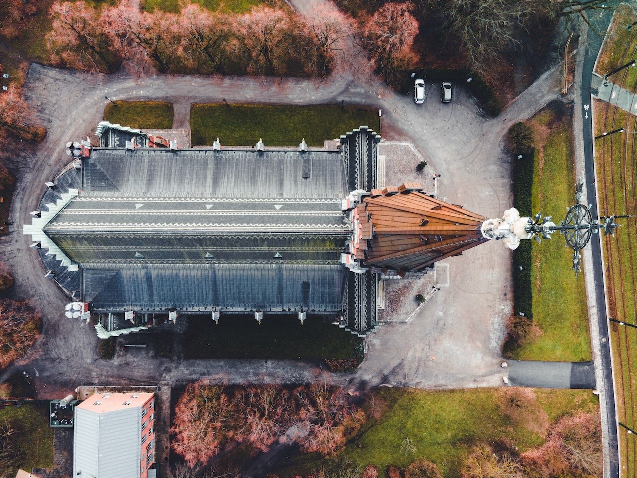   All Saints Church, Lund, Sweden (ISO 100, 4.5 mm,  f /2.8, 1/125 s)  