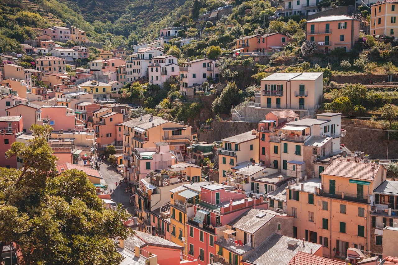   Riomaggiore, Cinque Terre, Italy (ISO 100, 47 mm,  f /5, 1/160 s)  