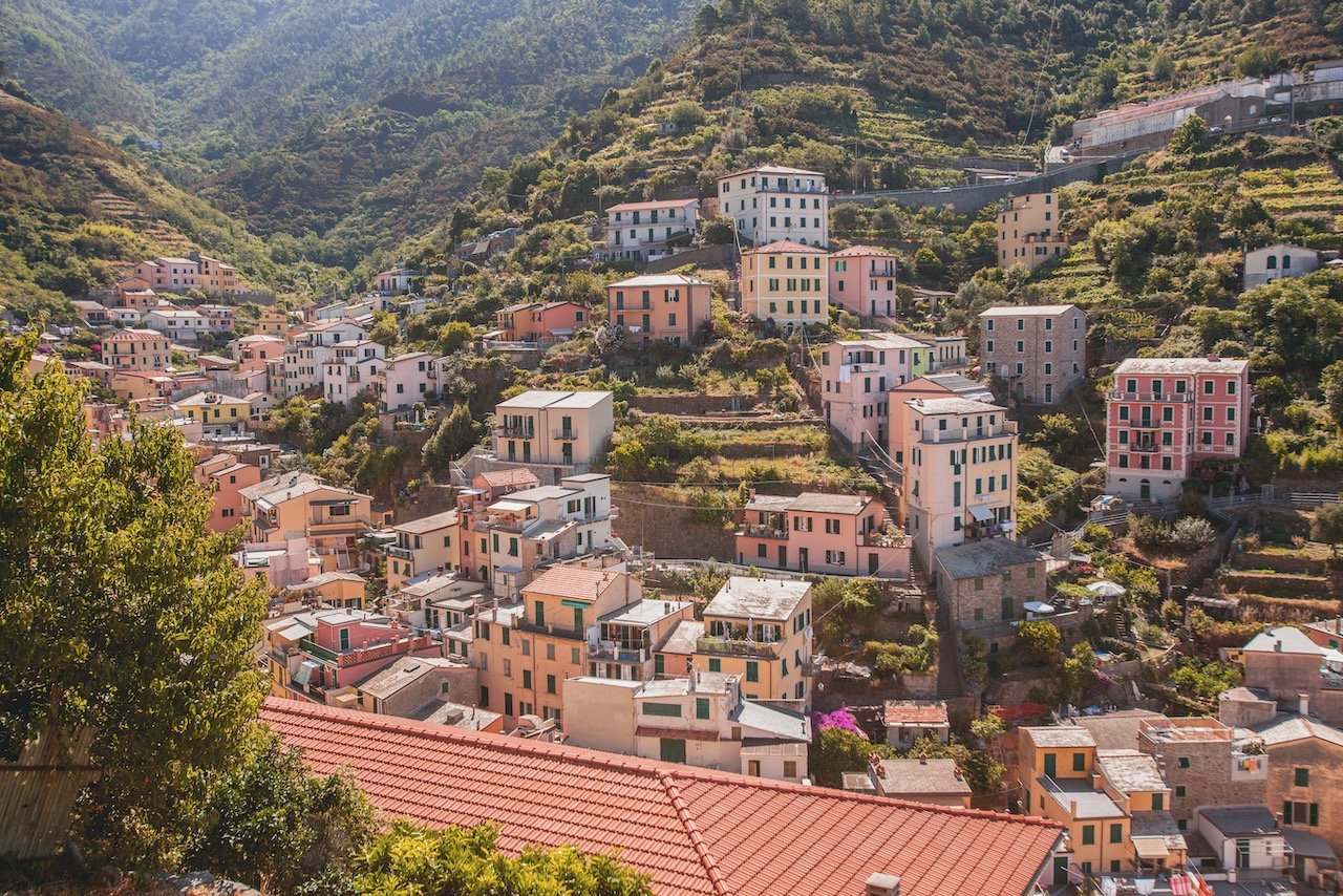   Riomaggiore, Cinque Terre, Italy (ISO 100, 35 mm,  f /5, 1/500 s)  