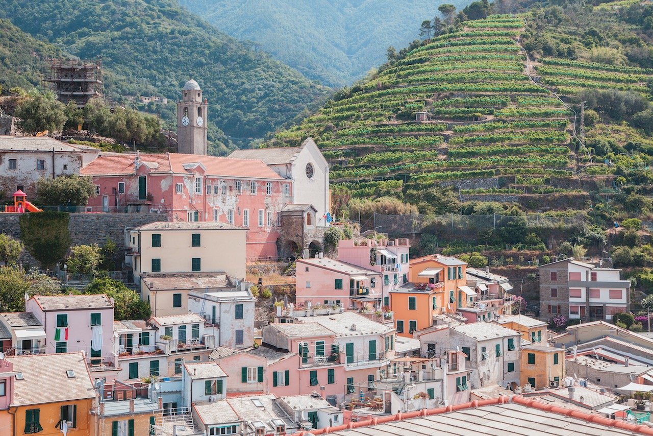   Vernazza, Cinque Terre, Italy (ISO 200, 60 mm,  f /8, 1/320 s)  