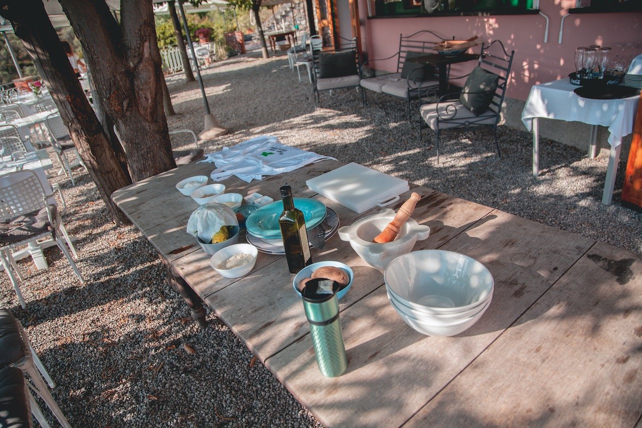   Pesto Cooking Class, Cinque Terre, Italy (ISO 100, 24 mm,  f /4, 1/320 s)  