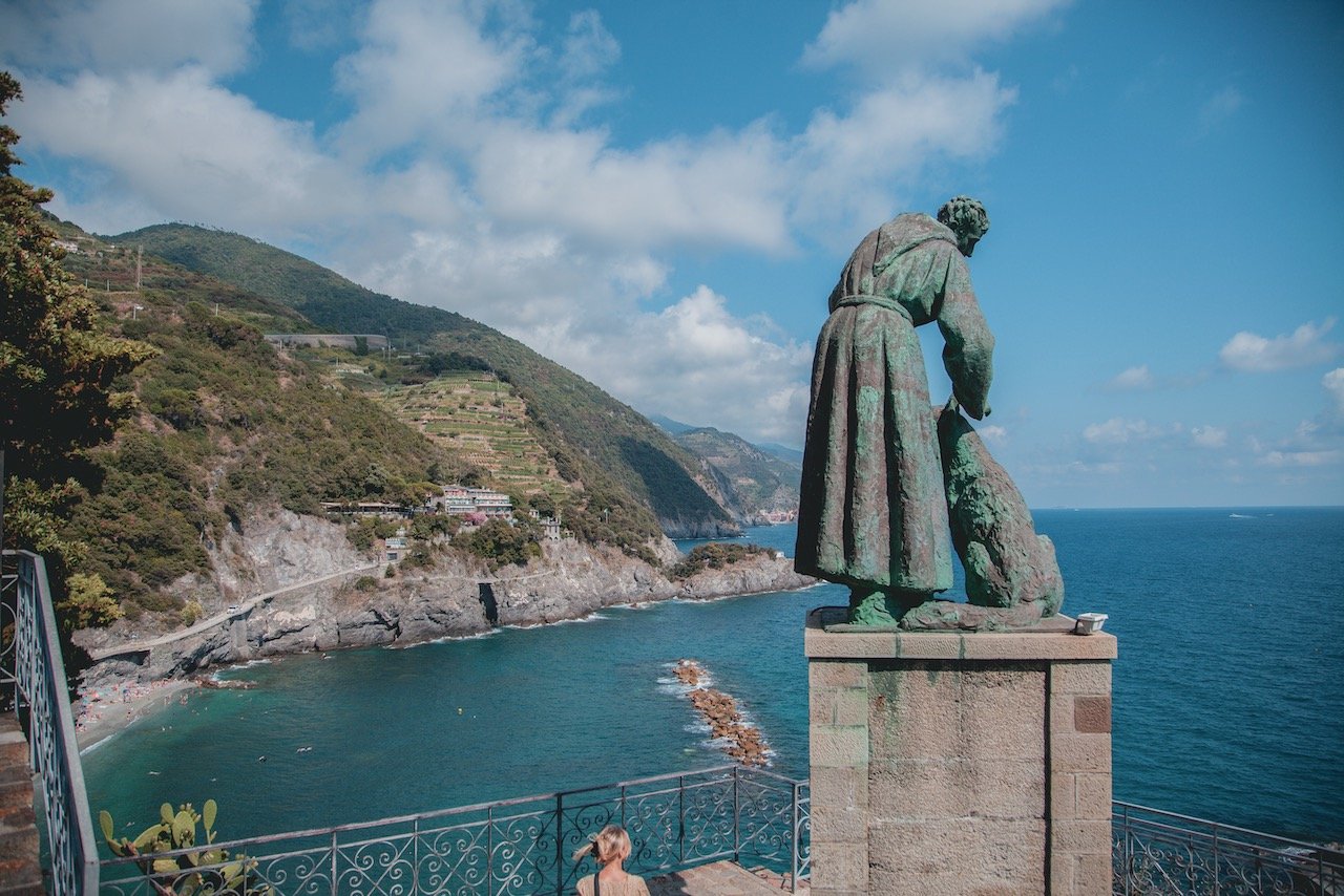   Statua di San Francesco d'Assisi, Monterosso al Mare, Italy (ISO 100, 24 mm,  f /4, 1/1250 s)  