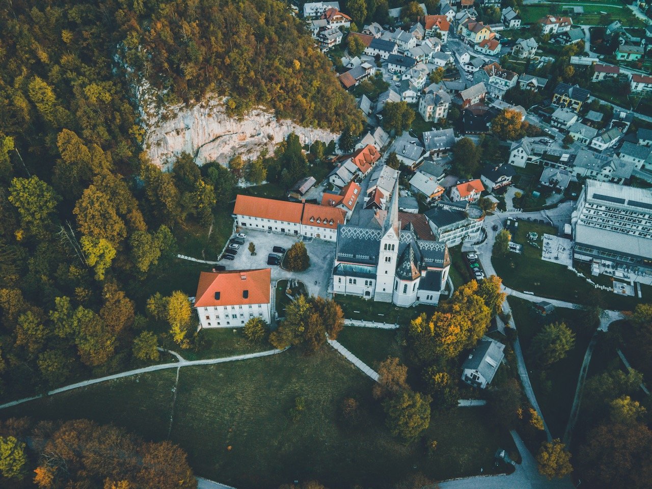   Church of St. Martin, Bled, Slovenia (ISO 100, 4.5 mm,  f /2.8, 1/50 s)  