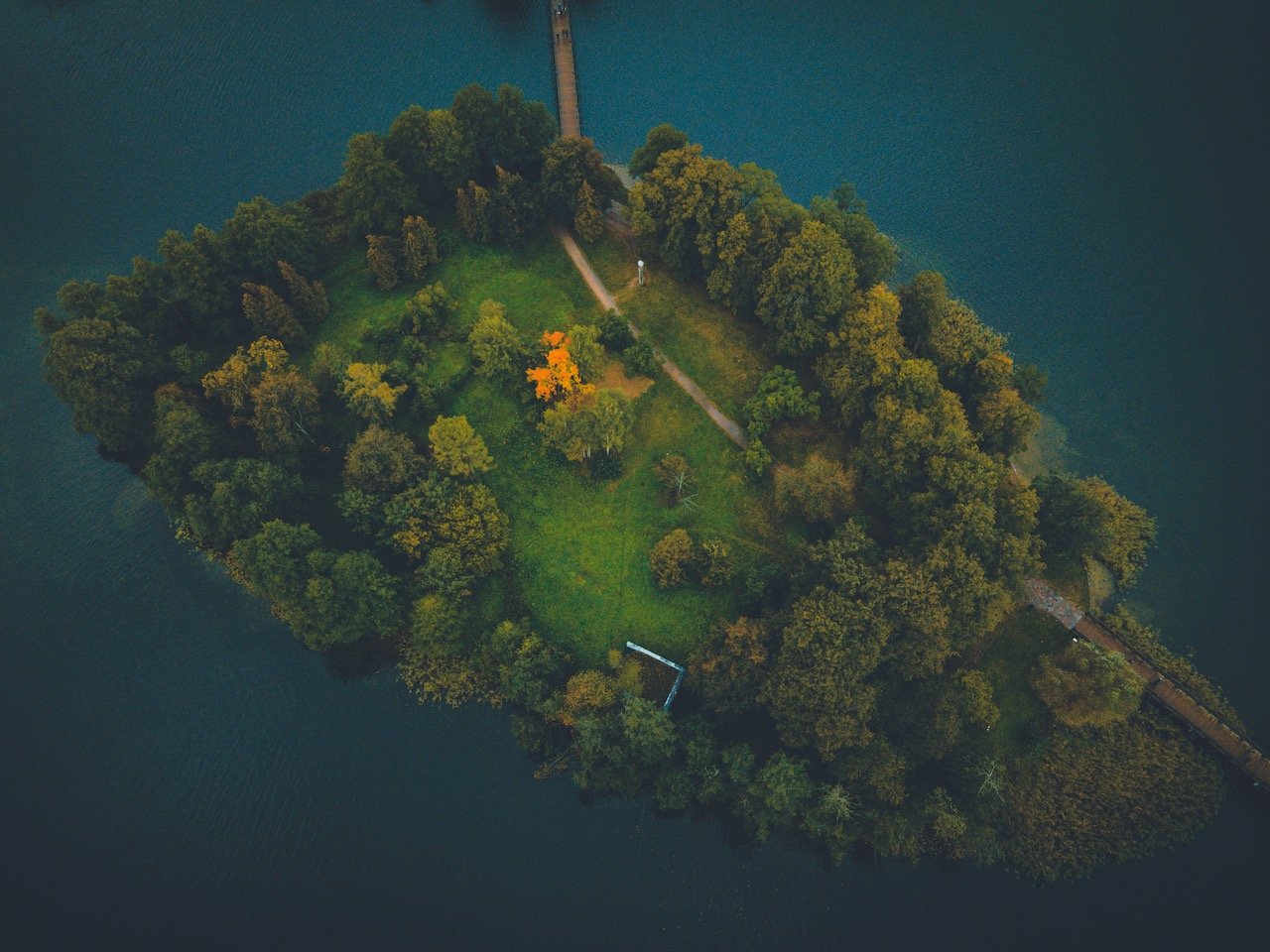   Trakai, Lithuania (ISO 400, 4.5 mm,  f /2.8, 1/40 s)  