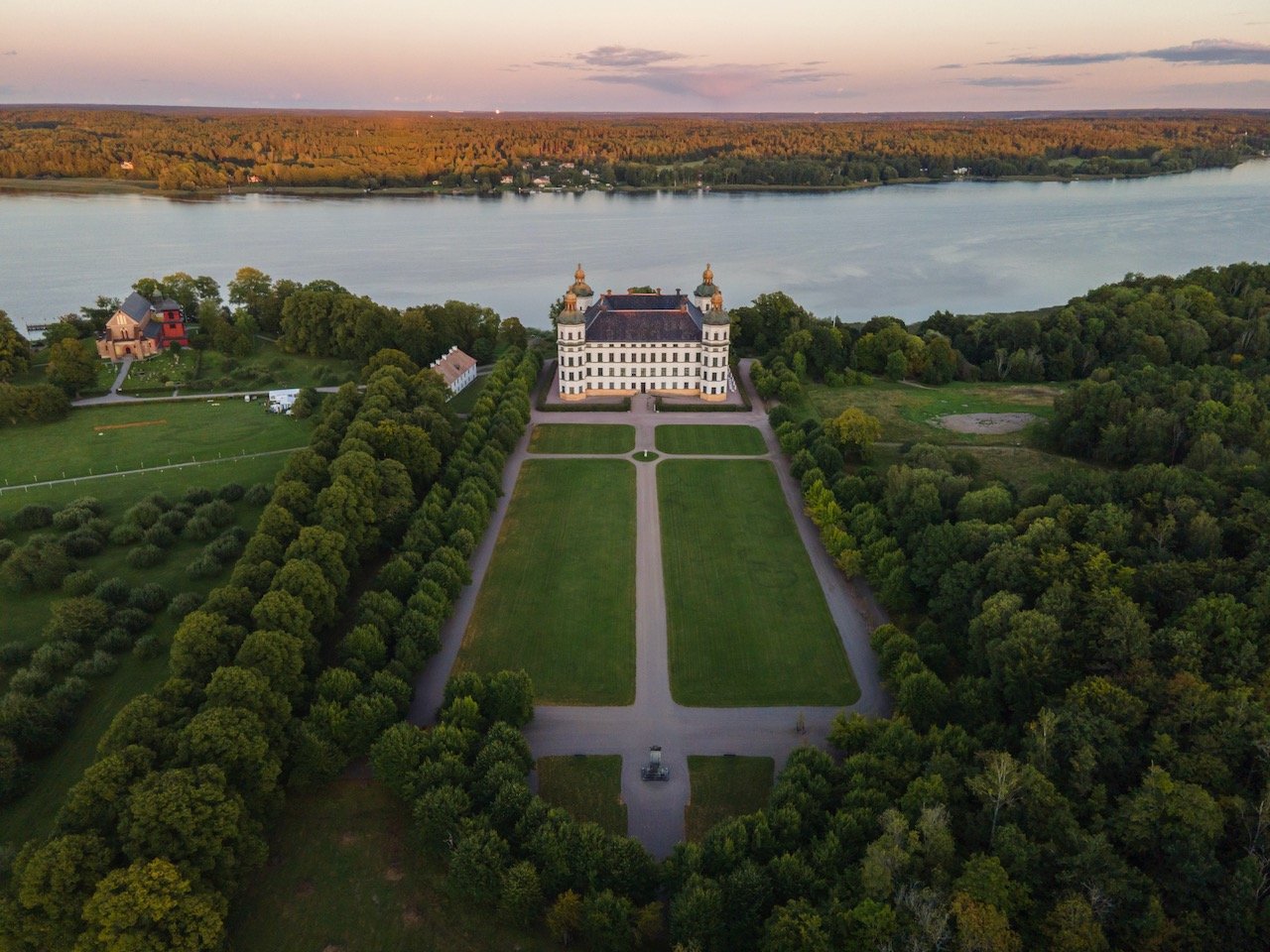   Skokloster Slott, Sweden (ISO 100, 4.5 mm,  f /2.8, 1/100 s)  