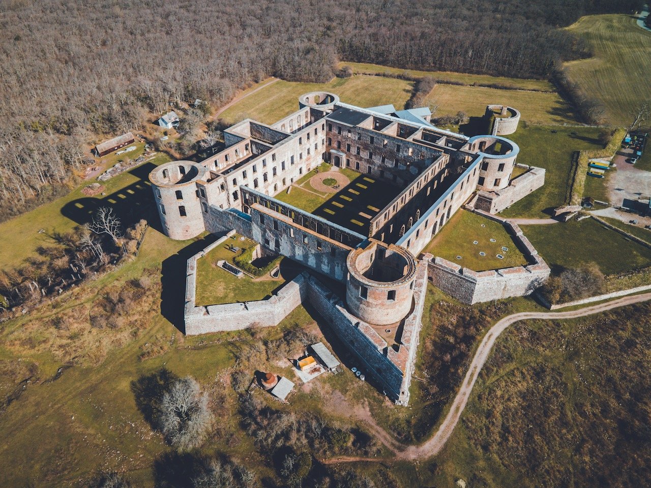   Borgholm Castle, Öland, Sweden (ISO 100, 4.5 mm,  f /2.8, 1/25 s)  