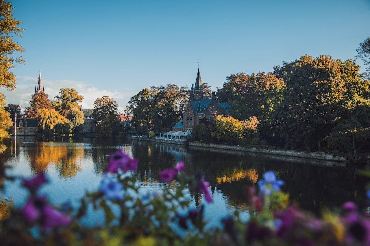   Bruges, Belgium   (ISO 400, 32 mm,  f /4.0, 1/800 s)  