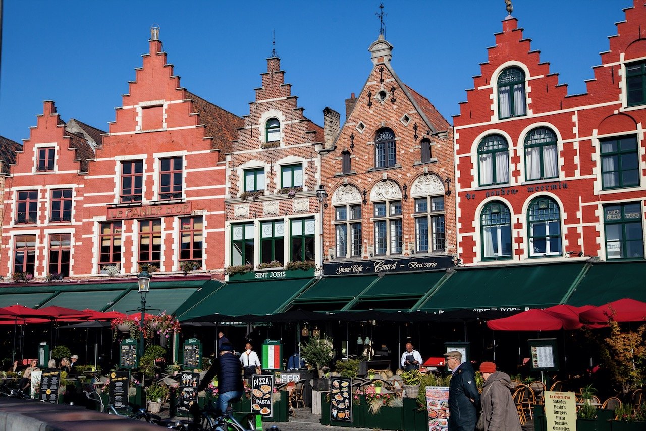   Market Square, Bruges, Belgium (ISO 400, 50 mm,  f /7.1, 1/1600 s)  