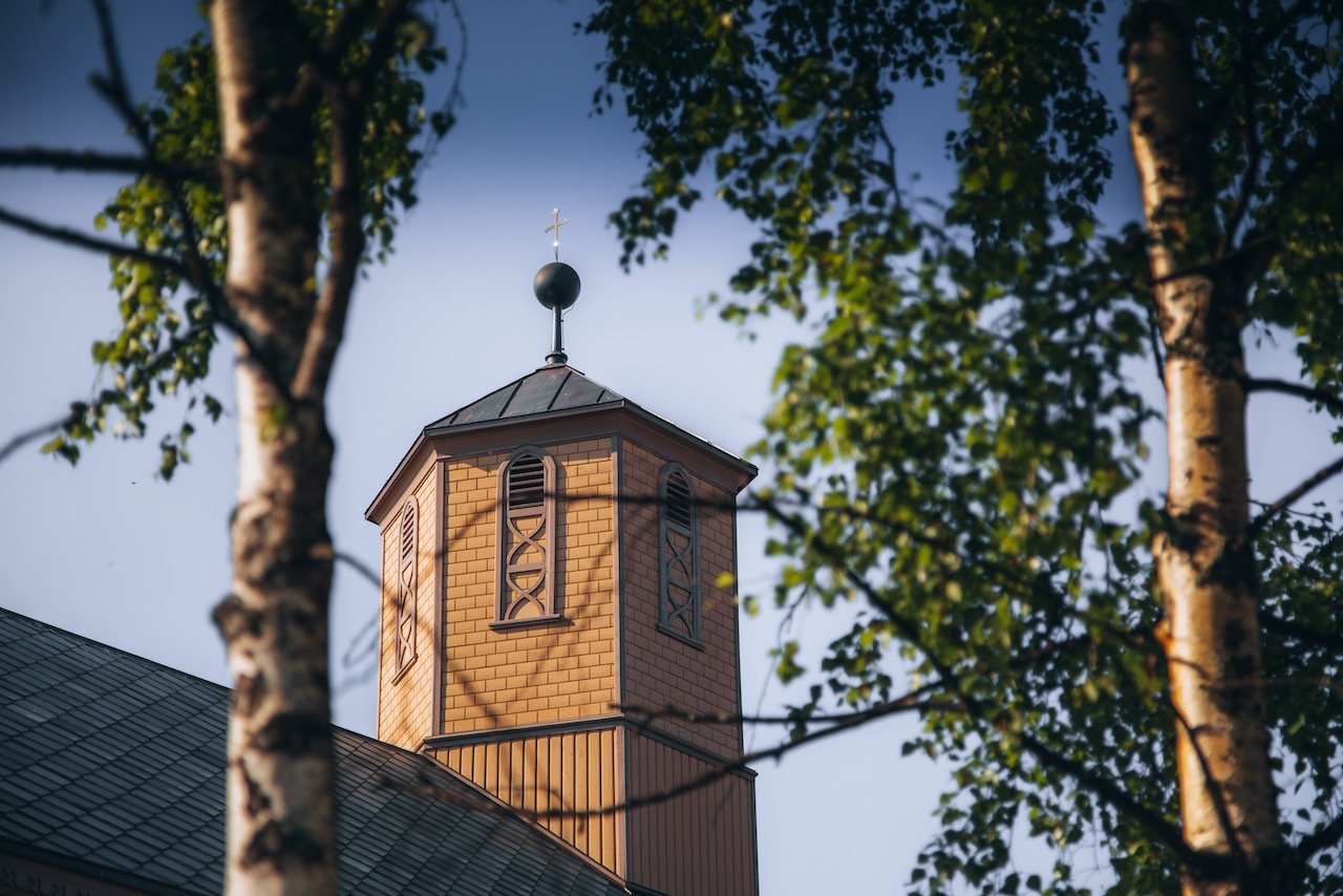   Cathedral of Our Lady, Tromsø, Norway (ISO 100, 85 mm,  f /4, 1/800 s)  