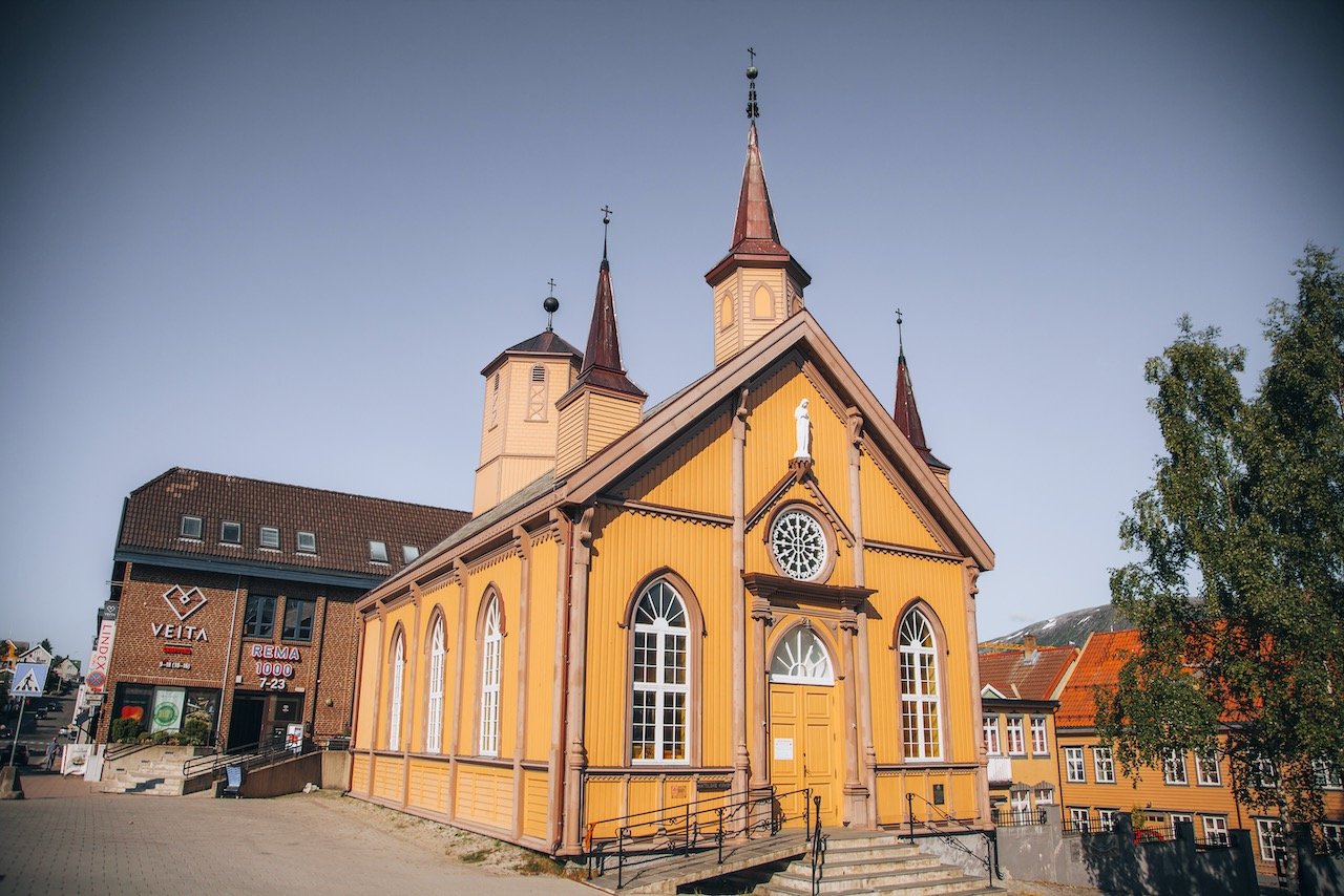   Cathedral of Our Lady, Tromsø, Norway (ISO 100, 24 mm,  f /4, 1/1250 s)  