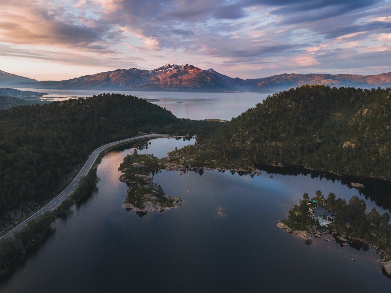   Nordland County, Norway (ISO 100, 4.5 mm,  f /2.8, 1/80 s)  