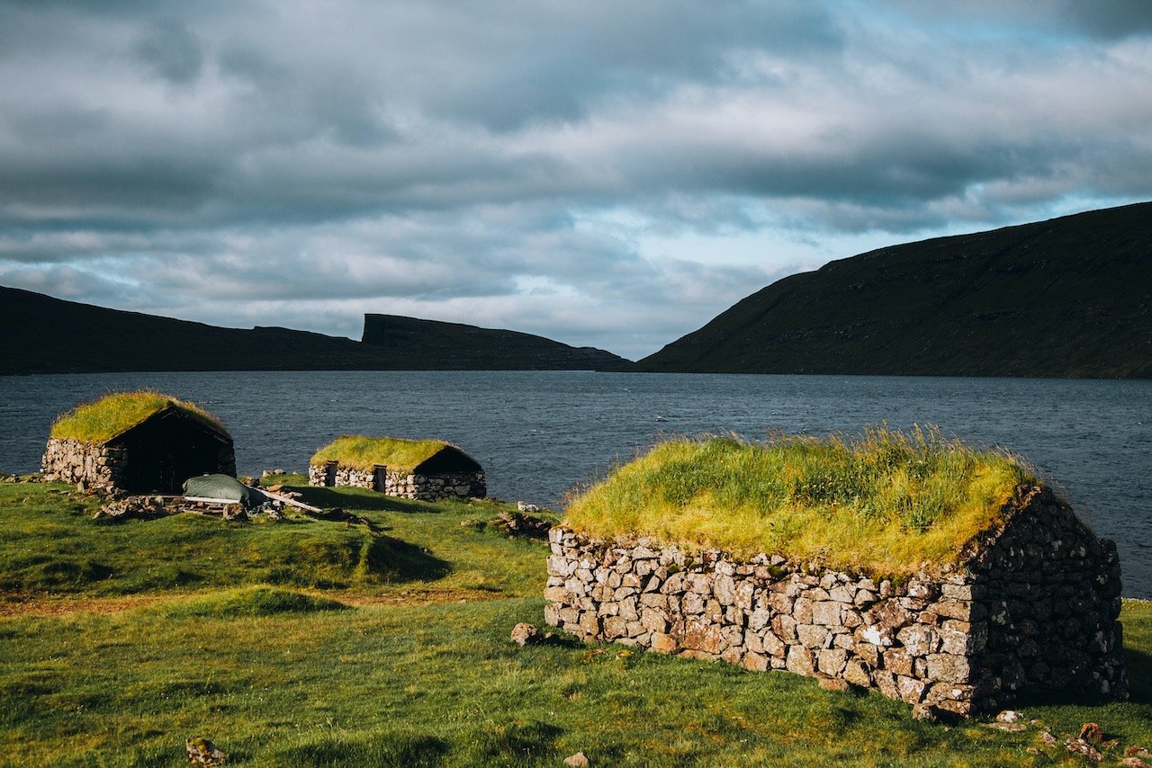   Vágar, Faroe Islands (ISO 400, 40 mm,  f /9, 1/640 s)  