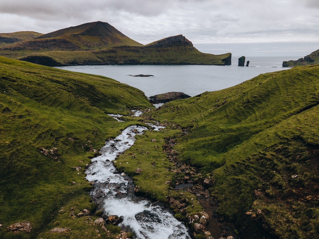   Skarðsáfossur, Vágar, Faroe Islands (ISO 100, 4.5 mm,  f /2.8, 1/40 s)  